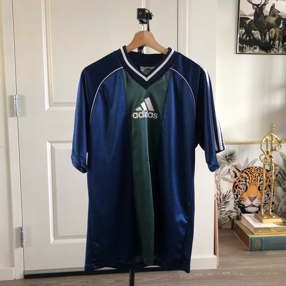 Adidas vintage logo shirt